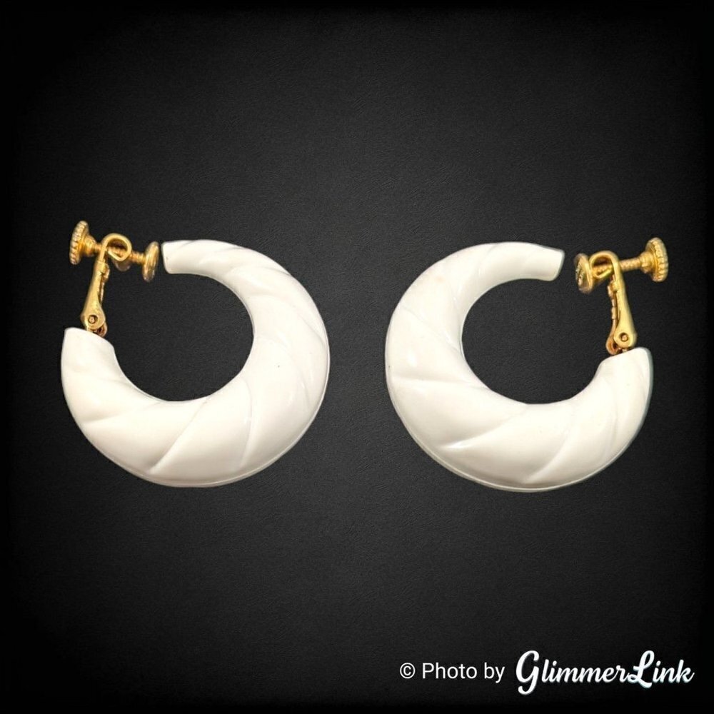 VTG Napier White Plastic Puffed Ribbed Swirl Hoop Gold Tone Clip On Earrings